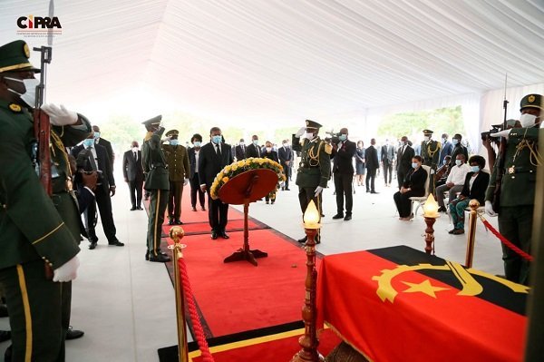 PRESIDENTE DA REPÚBLICA RENDE ÚLTIMA HOMENAGEM A  CARLOS ALBERTO FERREIRA PINTO 